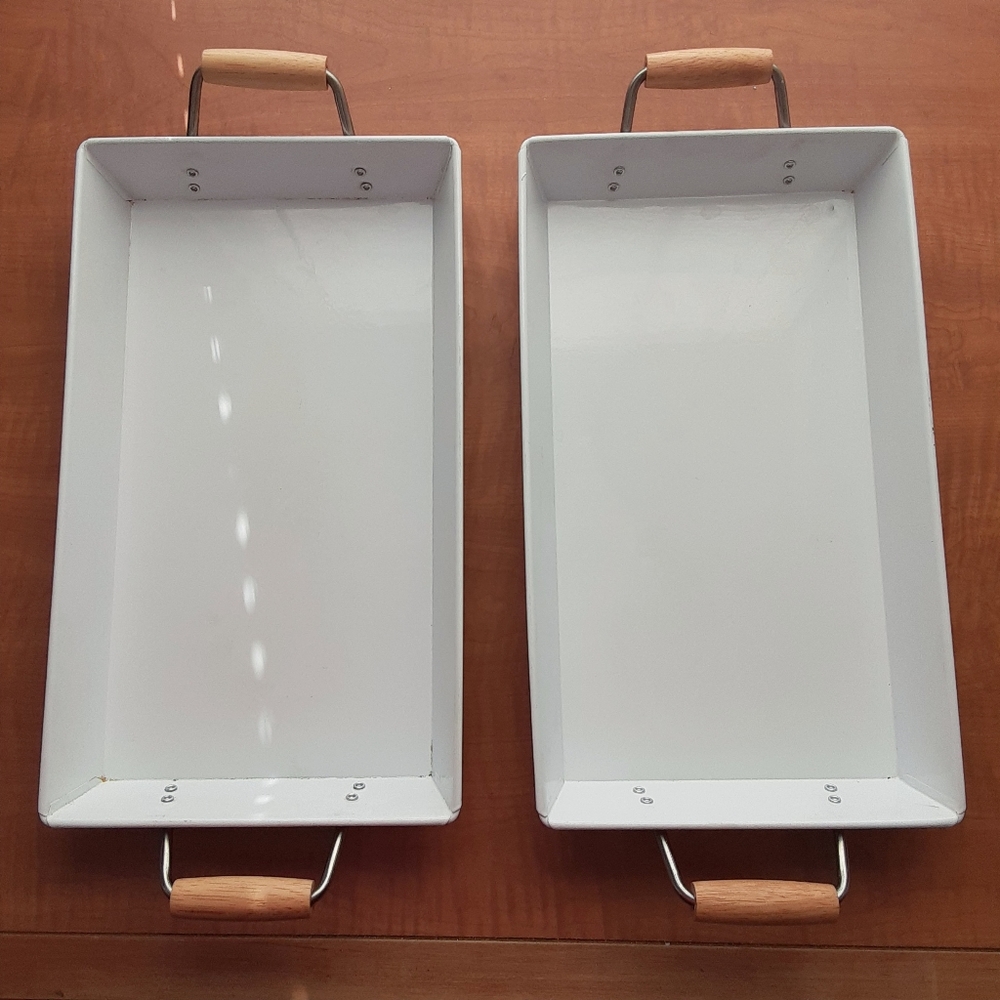 HD Design Outdoor White Serving Tray w/ Wooden Handles